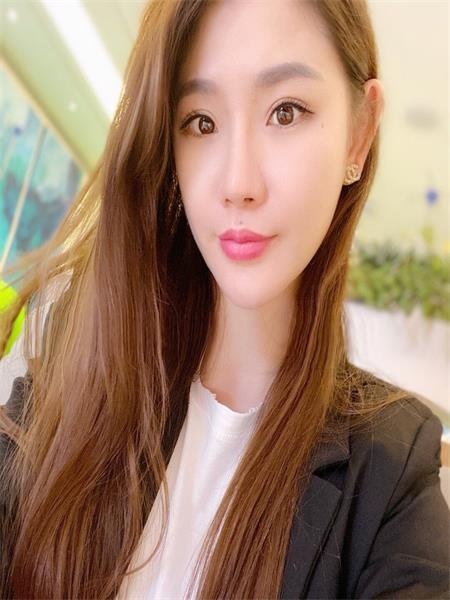 体验温柔的大胸曼妮