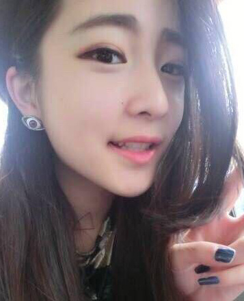 甜美可爱的洛琳