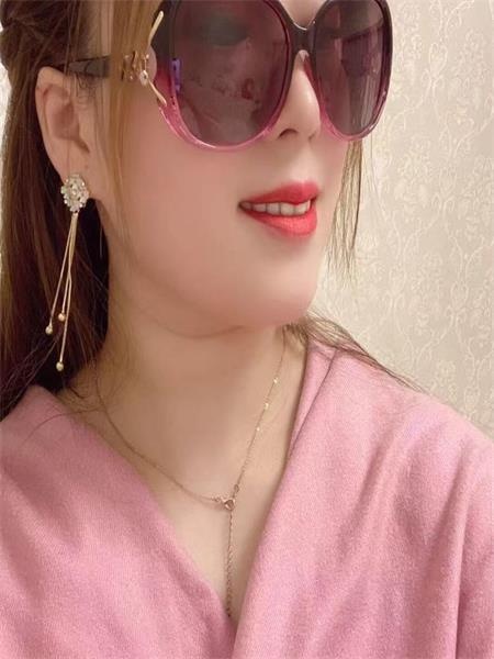 很哇塞的大波妹