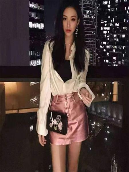 体验个高挑小护士