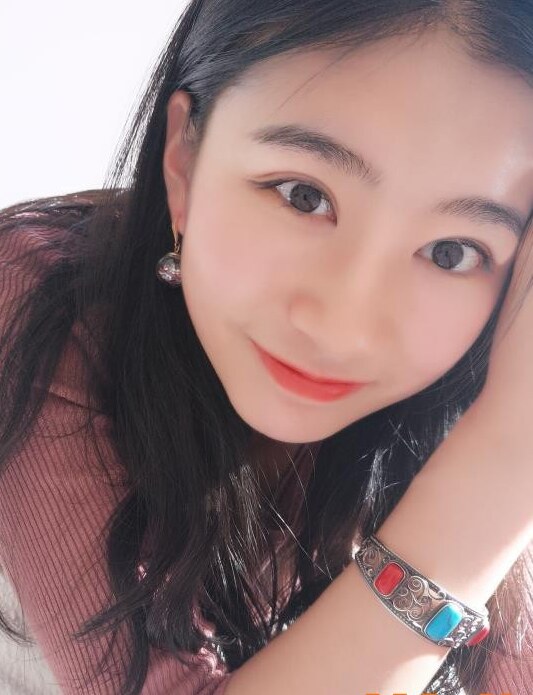 凹凸有致的小嫩妹