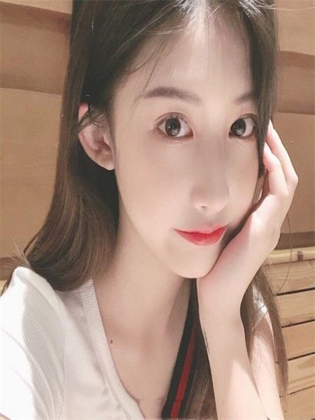 宁宁颜值身材都有亮点