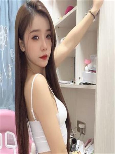 小妹身材好，制服诱惑