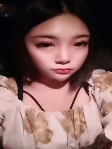 还不错的娇小妹子