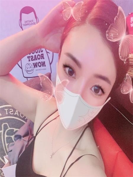 分享一个高挑有胸美女