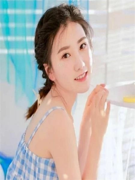 小雪高颜值嫩妹