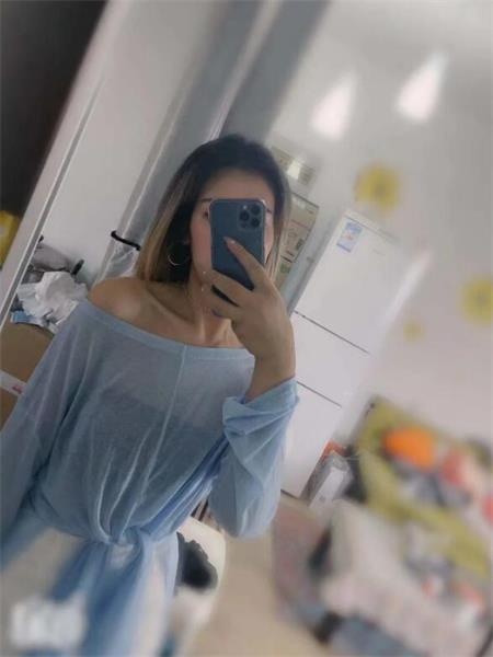 妹子舌头灵活会舔