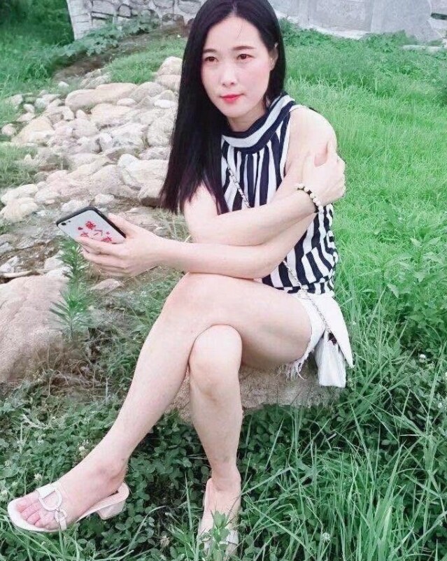 地铁口公寓少妇