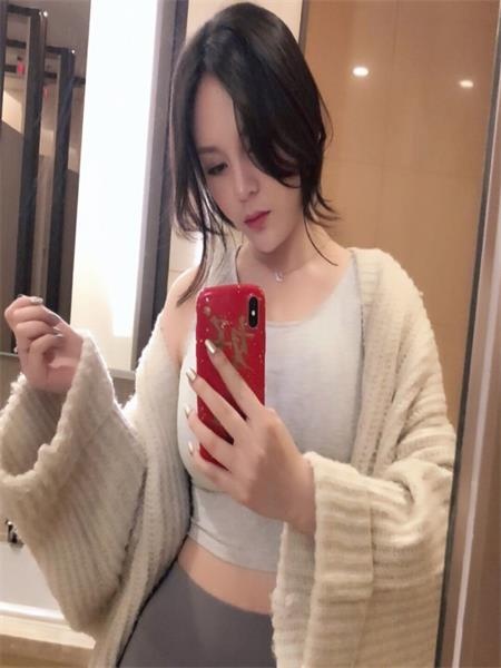 新人模特，玲儿