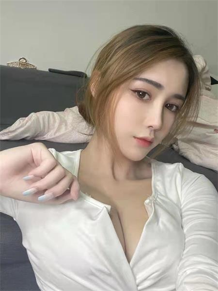 妹子细腰，胸有料