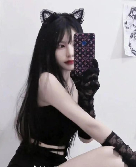 身姿妖娆的小太妹
