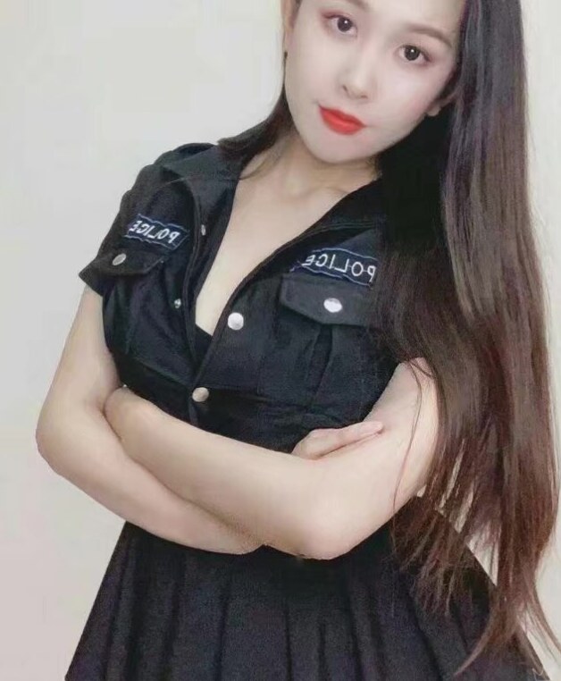 五官精致的长腿婉婷