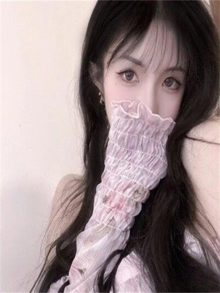 可舌吻的依依