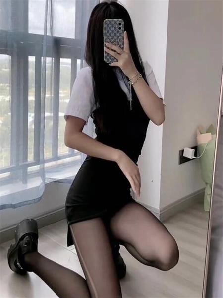 黑丝长腿小柒