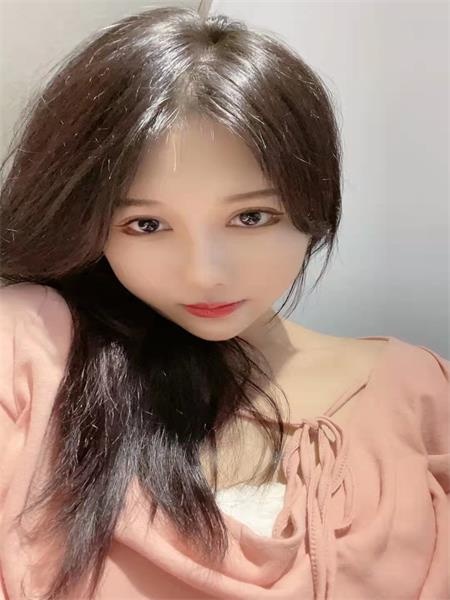 一线天妹子，高颜值
