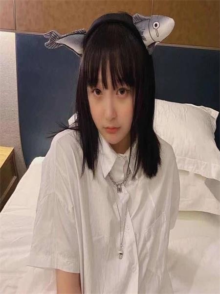 紧致的呆萌小妹