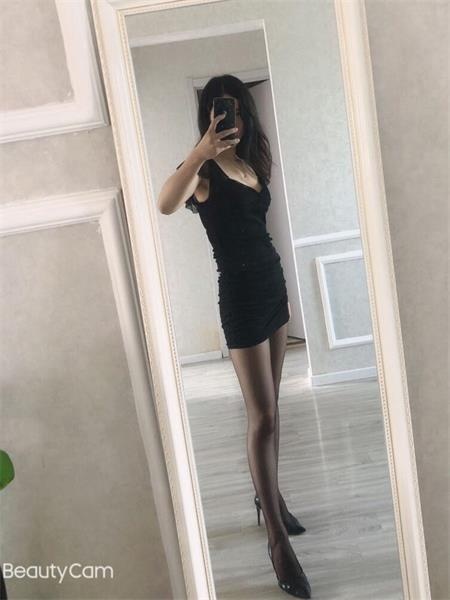 身材s型的佳佳