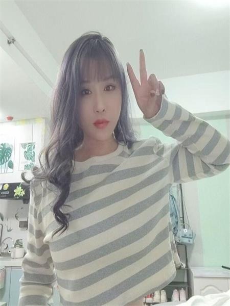 顶级身材全套服务妹子