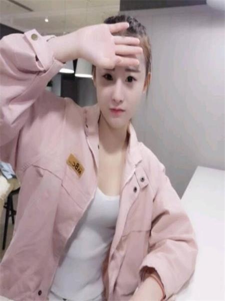 龙华小美女晶晶