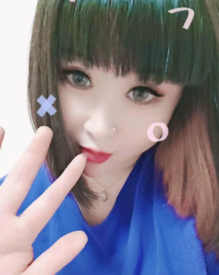前凸后翘的西郊菲菲