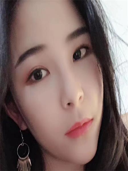 小云妹子长相甜美