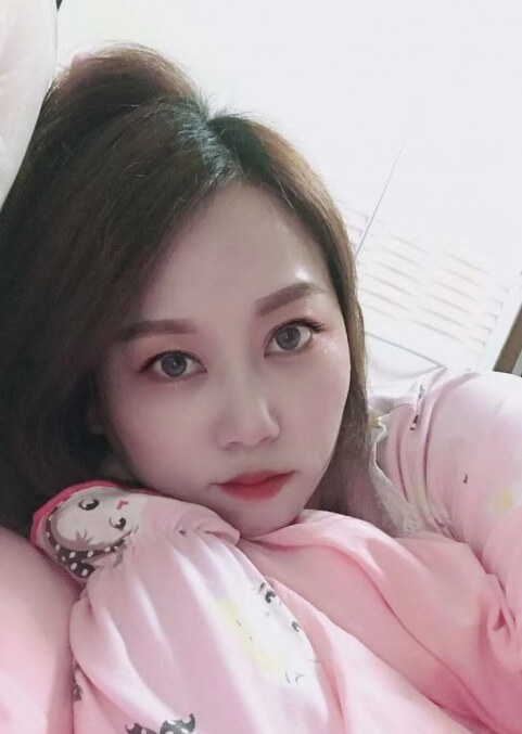 服WU很好的美女