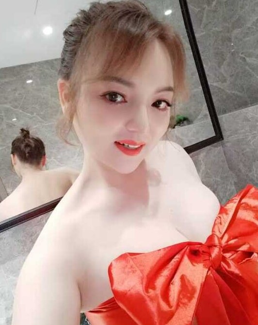 南山美少妇笑笑