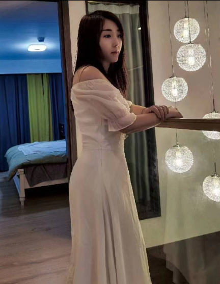 红山丰满性感的小敏