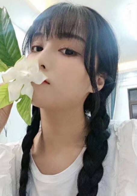 新区港龙城附近妹子
