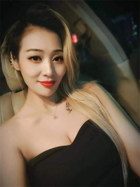 漂亮妹子雅玲