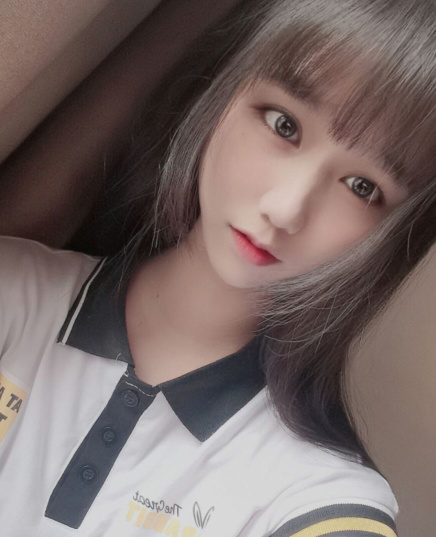 草房美女点点