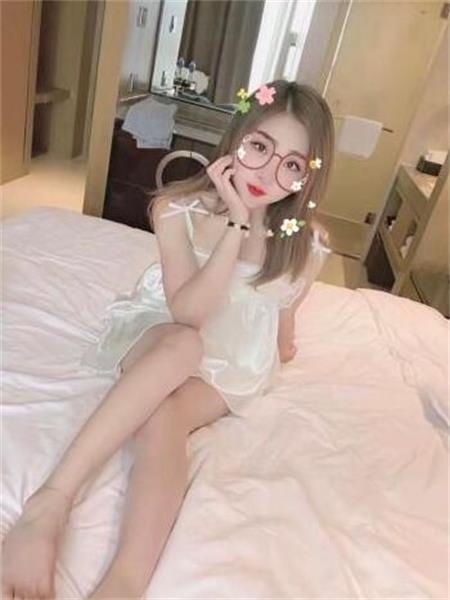 性感大胸女，体贴入微