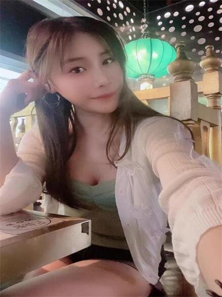 颜值嫩穴磨棒