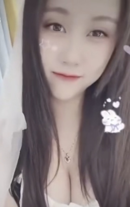 大胸萌妹子