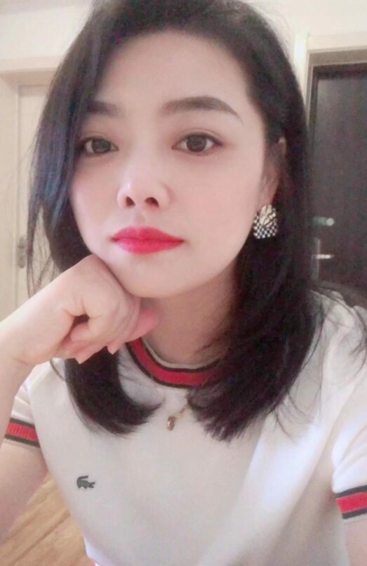 颜值不错的轻熟美女