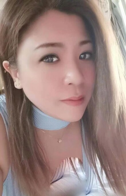 和S妇莎莎玩扮演