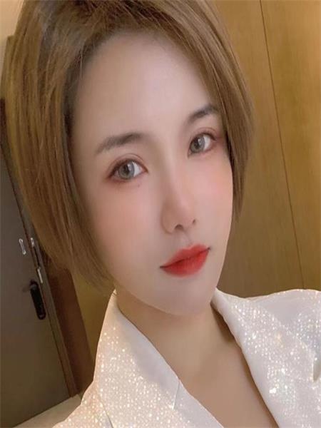 分享个巨乳骚女