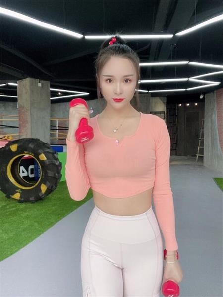 身材不错胸大的妹子