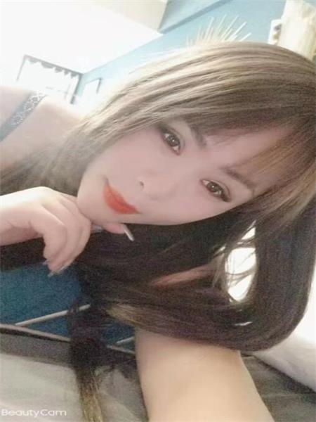 黑丝肉感小姐姐