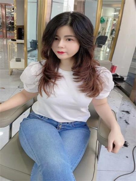相对年轻的熟女少妇
