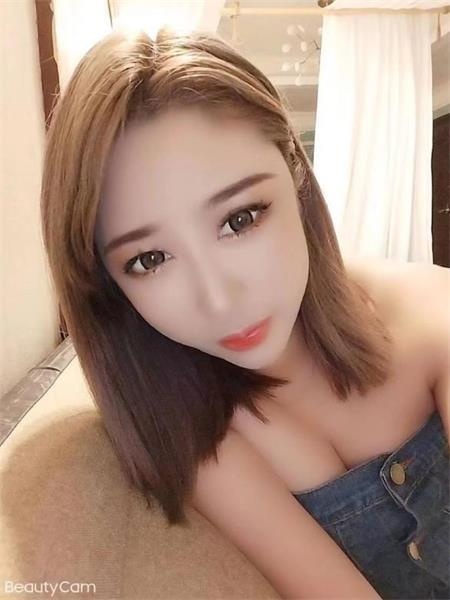 活不错的大长腿妹子
