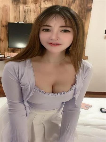 性感大胸很圆润