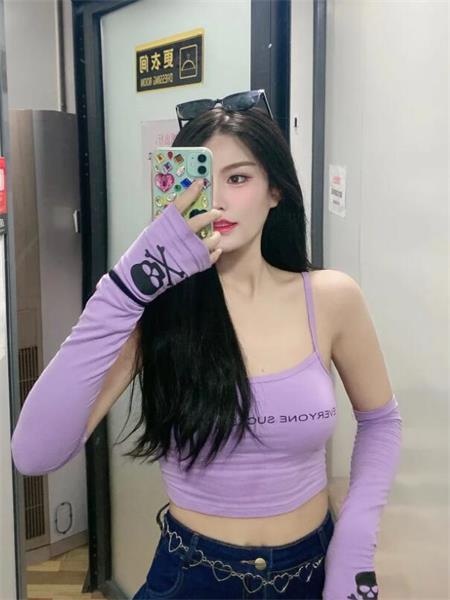 颜值嫩妹口活很不错