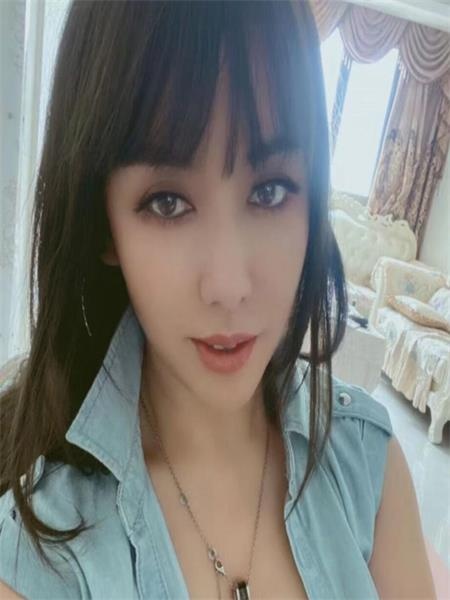 纹身大奶少妇