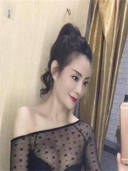 体验性感美少妇