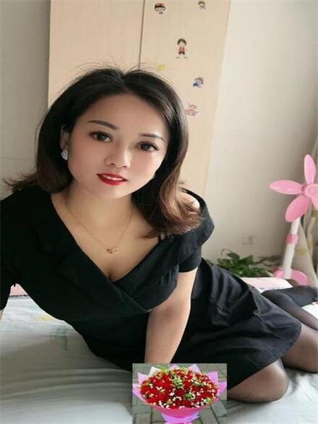 分享个熟女型美妇