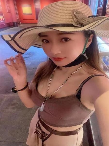 身材乖巧的妹子