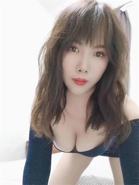 蜜桃臀小嫩妹