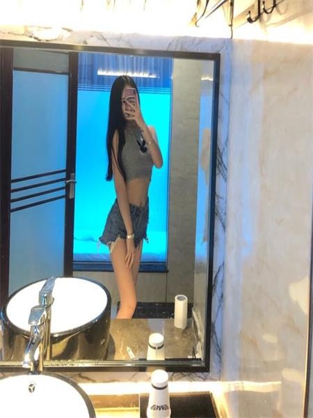 体验原装大胸妹子