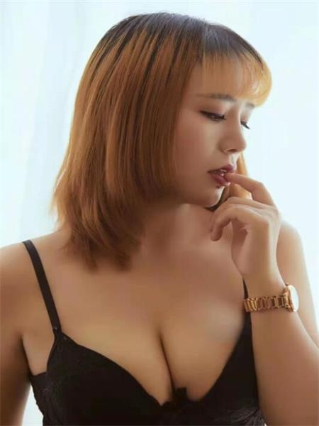 大胸小宝老师